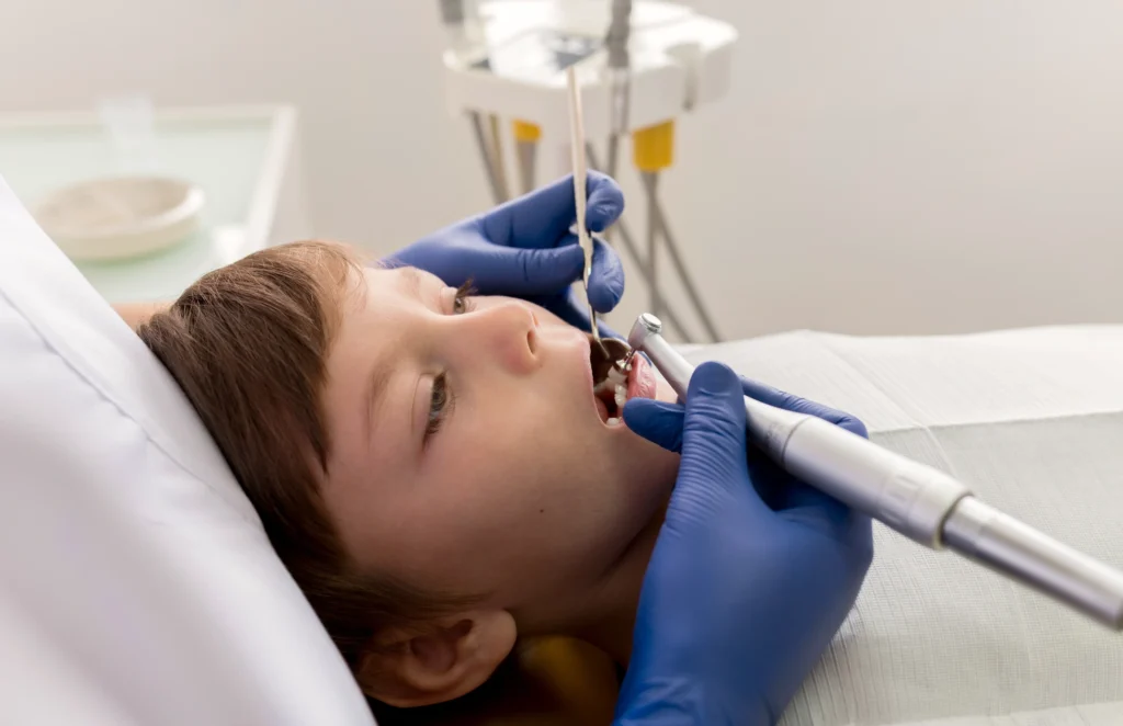 Pédodontie spécialisée : prendre soin du sourire des enfants
